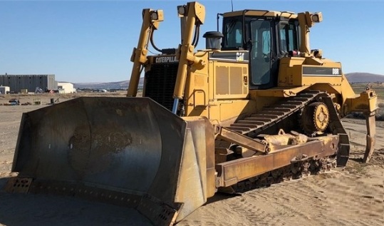 TRACTOR D8